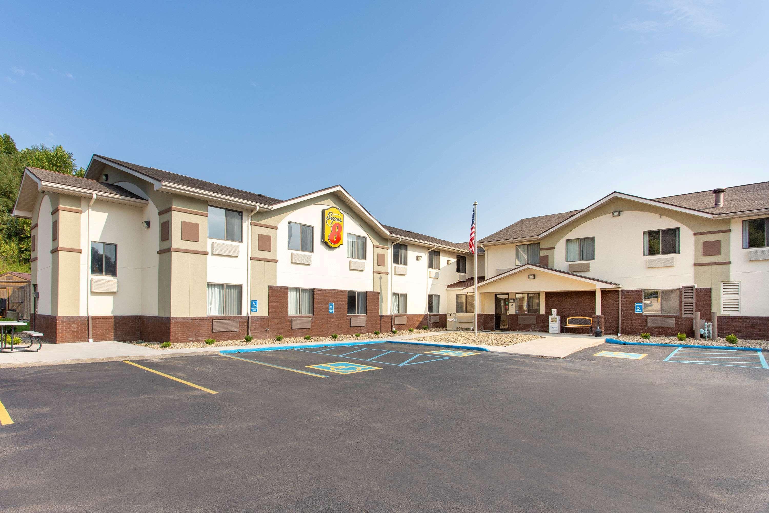 Super 8 By Wyndham Weston Wv Hotel Exterior foto