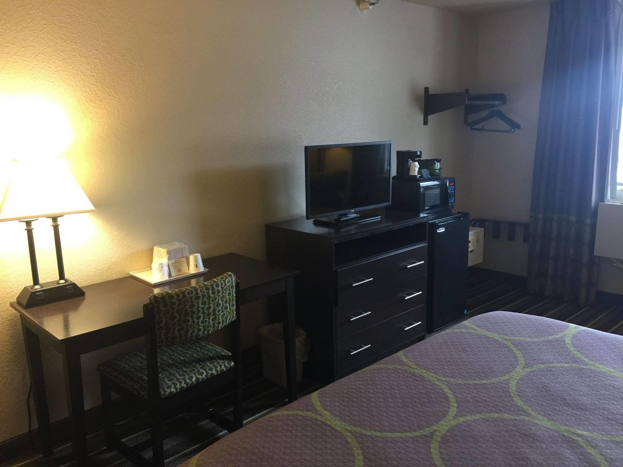 Super 8 By Wyndham Weston Wv Hotel Exterior foto