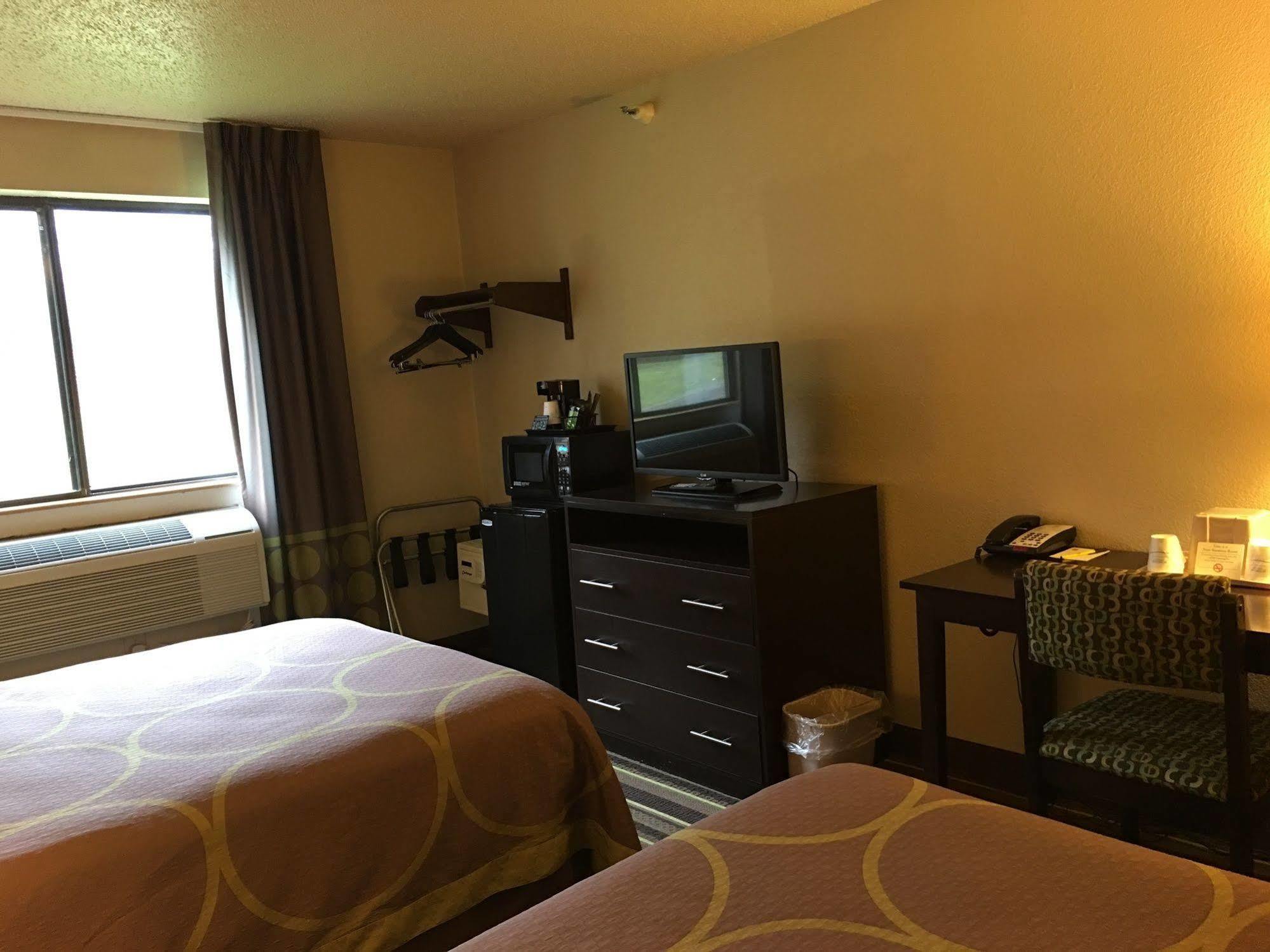 Super 8 By Wyndham Weston Wv Hotel Exterior foto